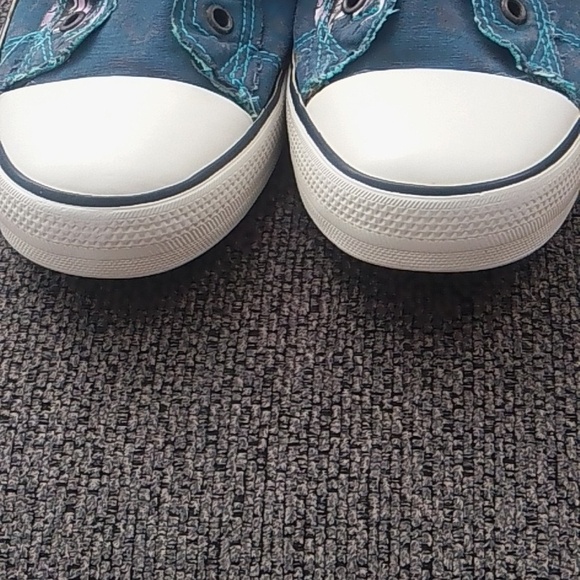 Vintage Ed Hardy Women's Teal and White Sneakers Size 11 - Picture 5 of 10